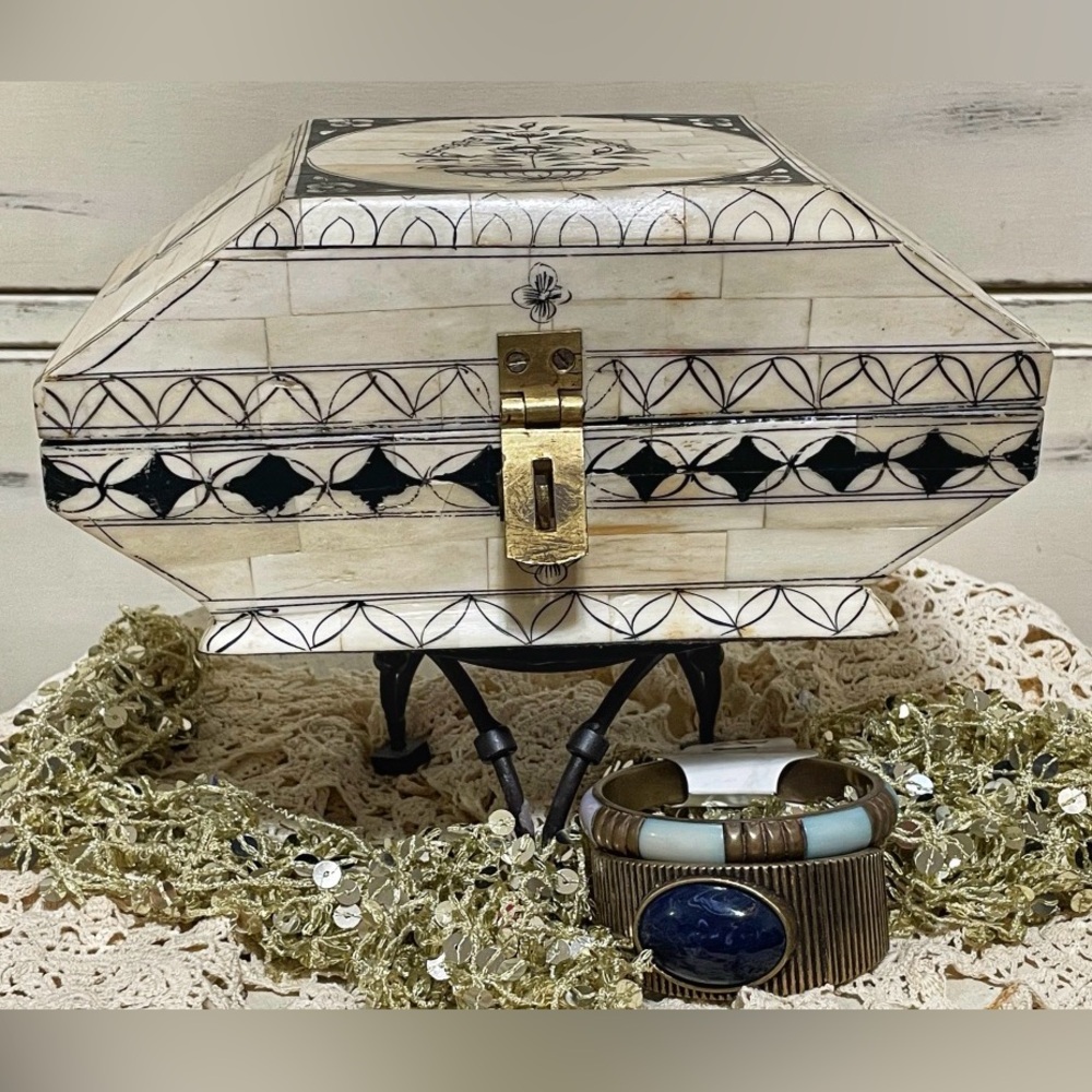 Decorative Jewelry Box with Brass Lock